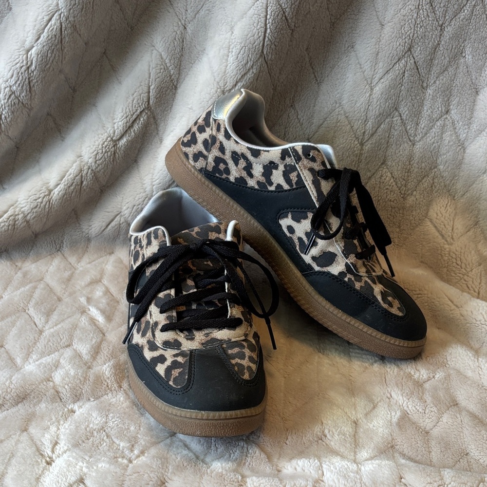 No Boundaries Leopard Print Sneakers - Black & Tan